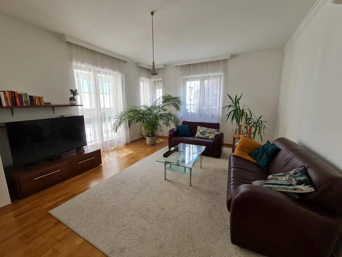 Harmonic Home By The Buda Castle contacts